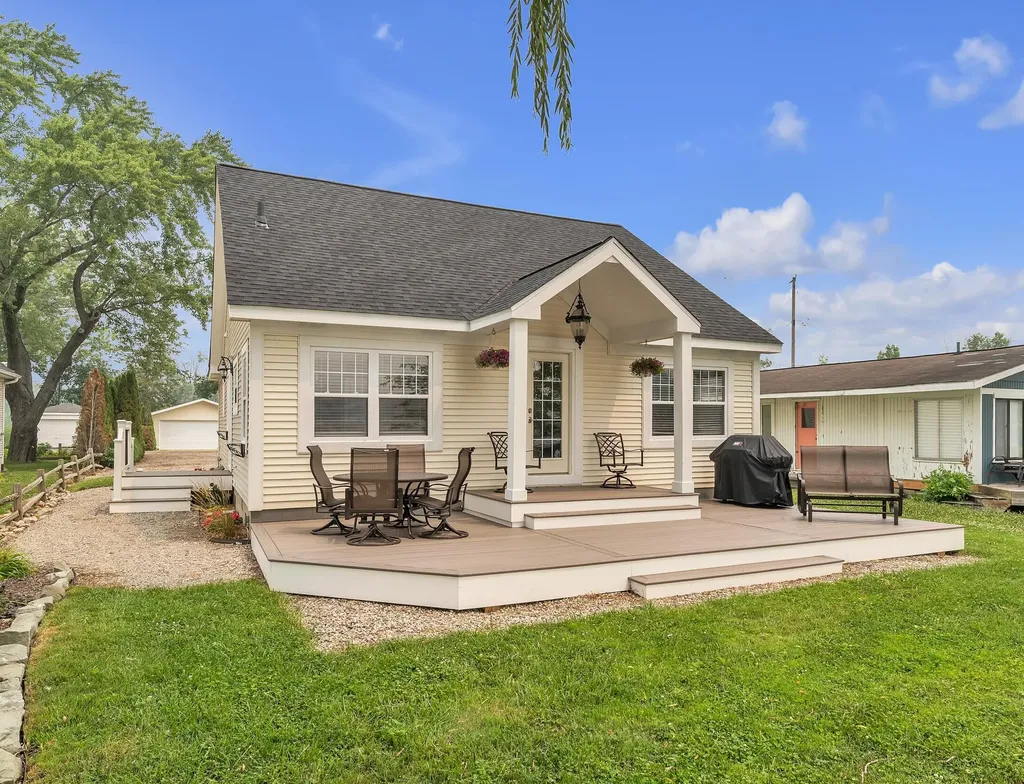 8032 Branch Drive Hamburg Township MI 48116