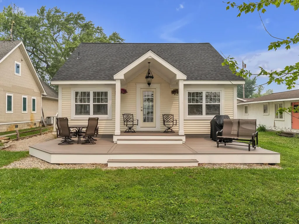 8032 Branch Drive Hamburg Township MI 48116