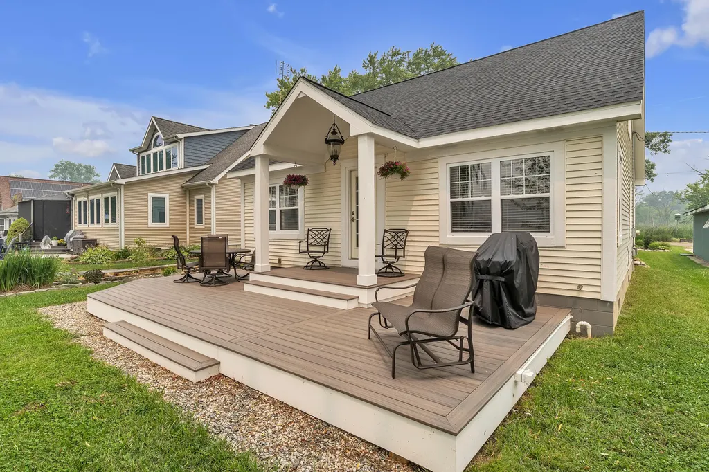 8032 Branch Drive Hamburg Township MI 48116