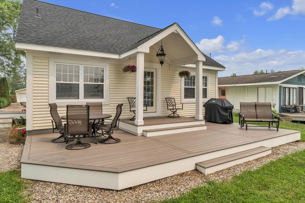 8032 Branch Drive Hamburg Township MI 48116