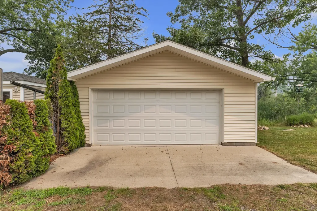 8032 Branch Drive Hamburg Township MI 48116