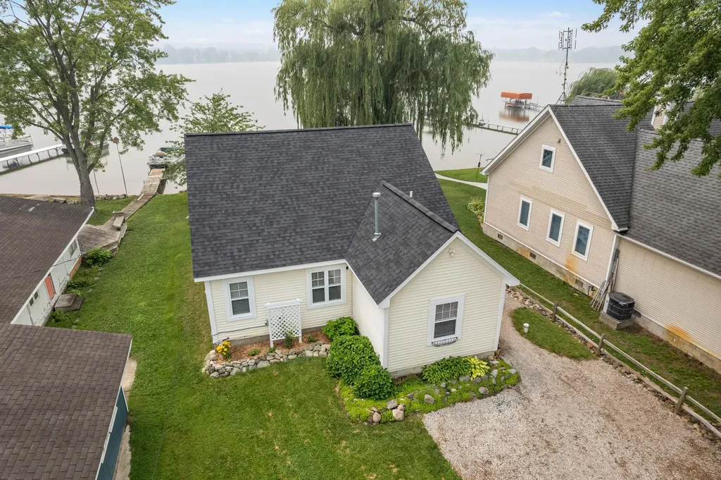 8032 Branch Drive Hamburg Township MI 48116