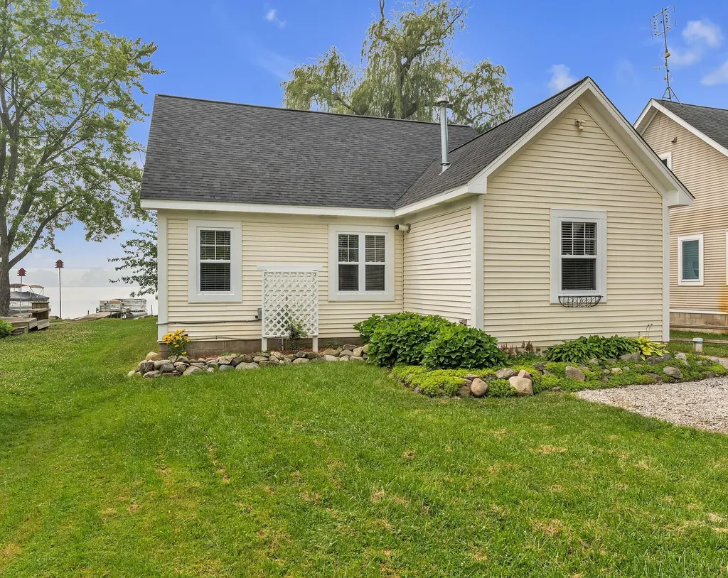 8032 Branch Drive Hamburg Township MI 48116