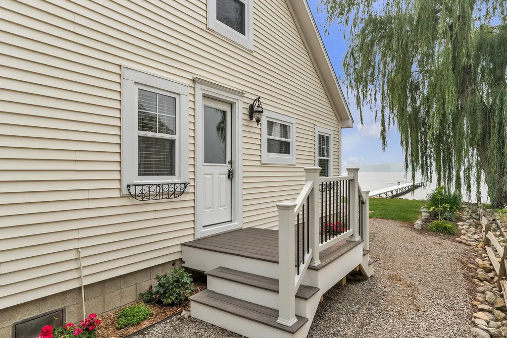 8032 Branch Drive Hamburg Township MI 48116