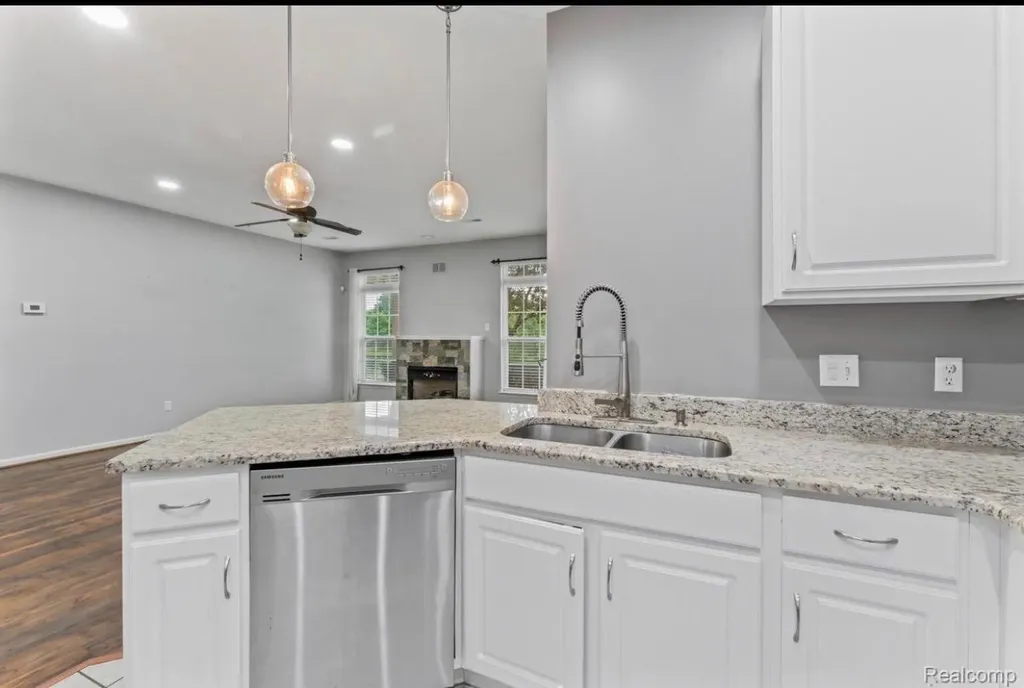 4109 Addington Drive Commerce Charter Township MI 48390