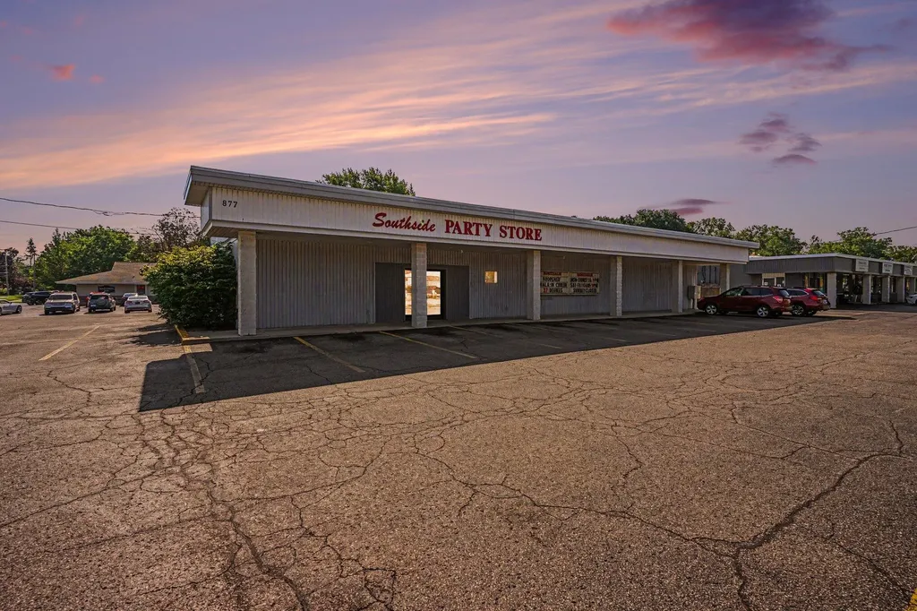 877 Washington Avenue Holland City MI 49423