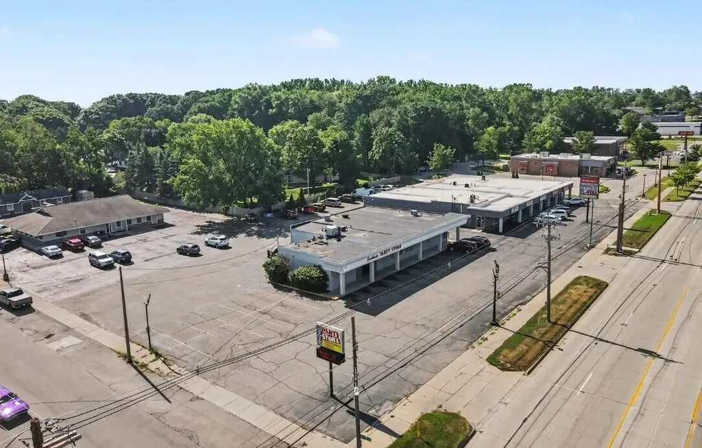 877 Washington Avenue Holland City MI 49423