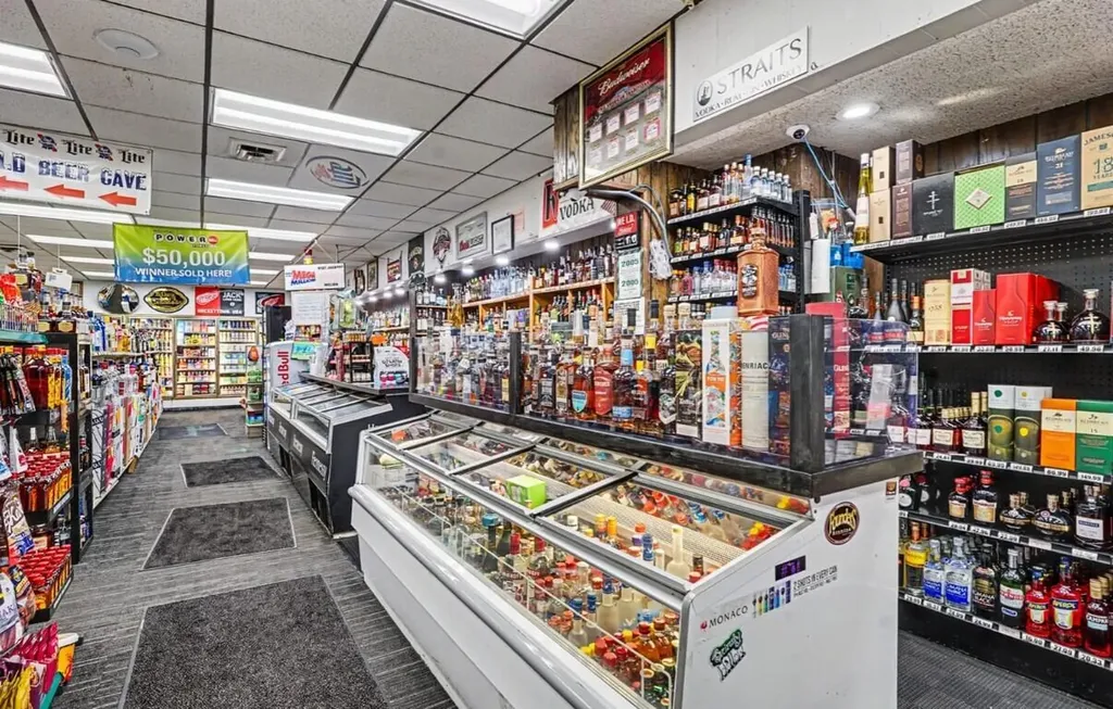 877 Washington Avenue Holland City MI 49423
