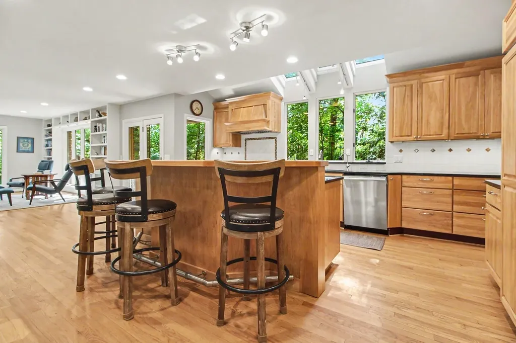 432 Riverview Drive Ann Arbor Charter Township MI 48104
