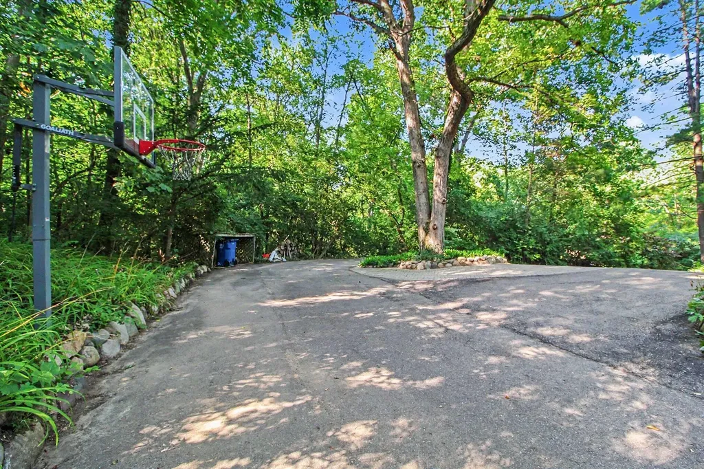 432 Riverview Drive Ann Arbor Charter Township MI 48104