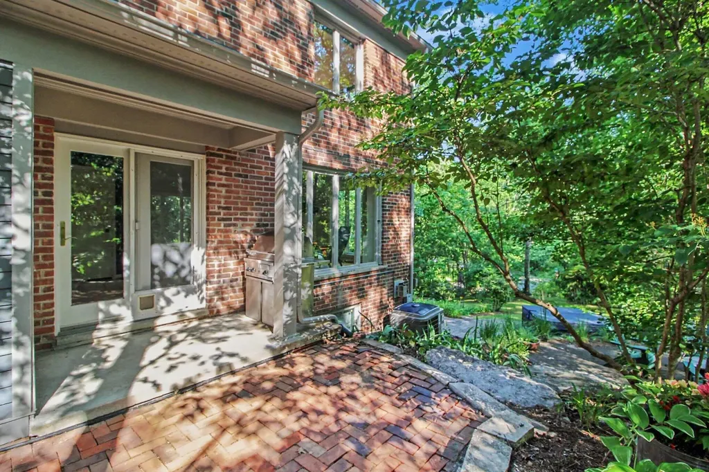 432 Riverview Drive Ann Arbor Charter Township MI 48104