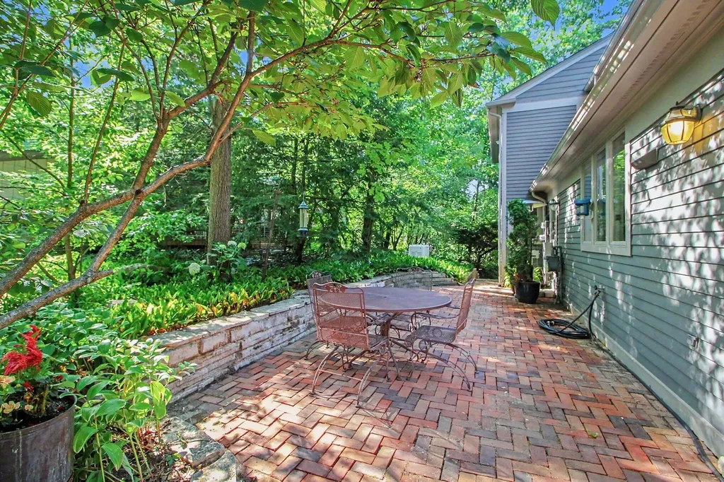 432 Riverview Drive Ann Arbor Charter Township MI 48104
