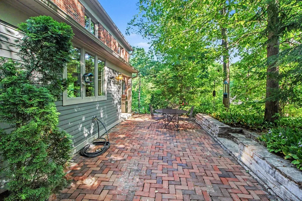 432 Riverview Drive Ann Arbor Charter Township MI 48104
