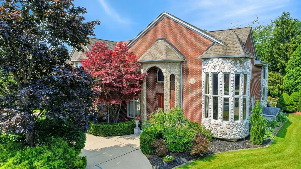833 Lakewood Drive Rochester Hills City MI 48309