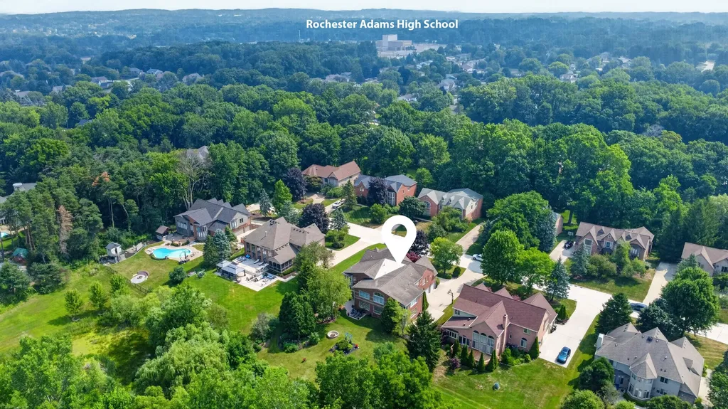 833 Lakewood Drive Rochester Hills City MI 48309