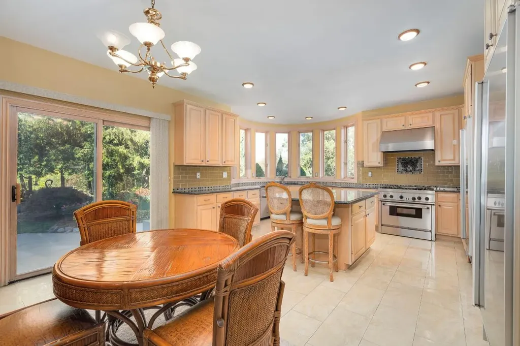 833 Lakewood Drive Rochester Hills City MI 48309