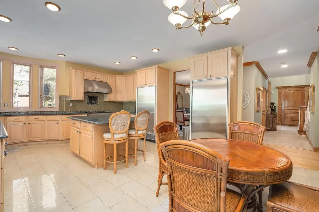 833 Lakewood Drive Rochester Hills City MI 48309