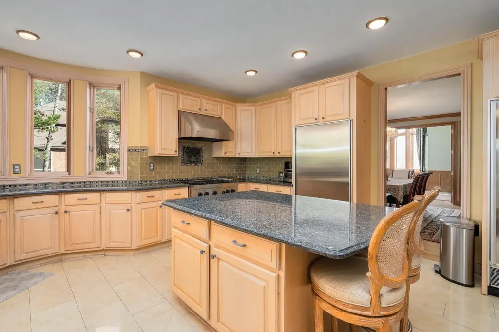 833 Lakewood Drive Rochester Hills City MI 48309