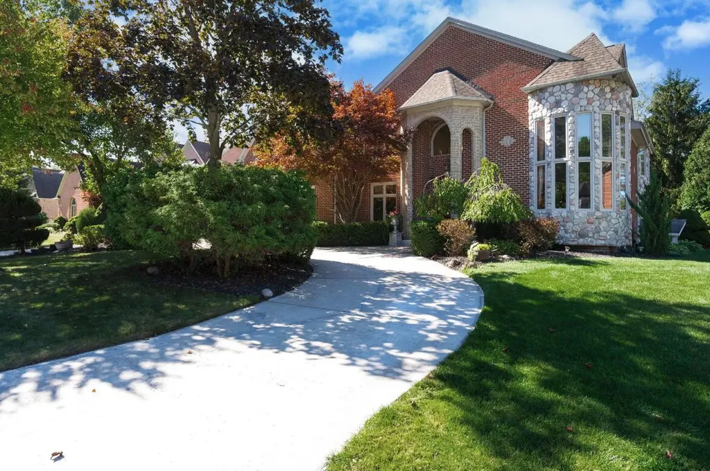 833 Lakewood Drive Rochester Hills City MI 48309