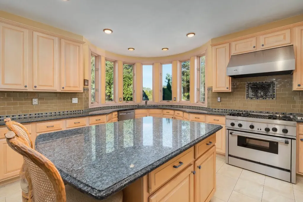 833 Lakewood Drive Rochester Hills City MI 48309