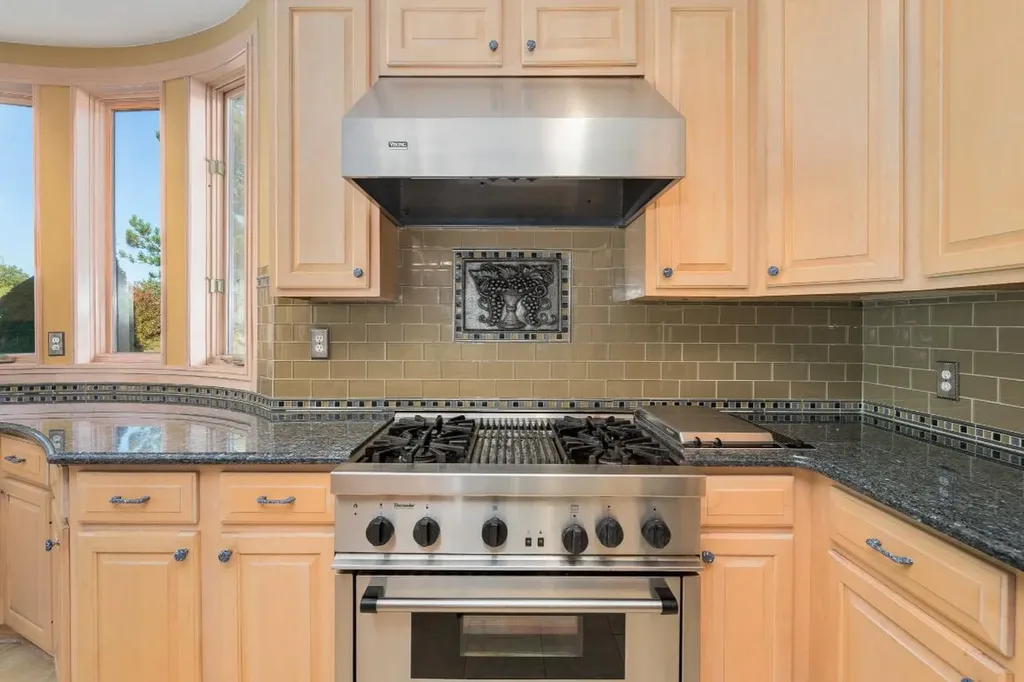 833 Lakewood Drive Rochester Hills City MI 48309