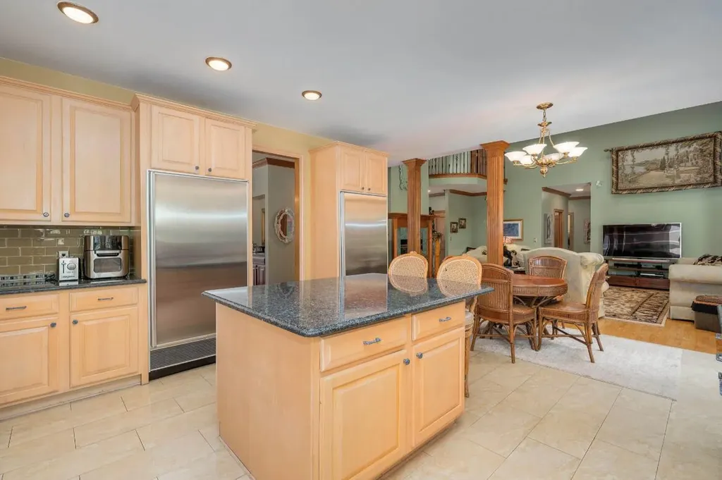833 Lakewood Drive Rochester Hills City MI 48309