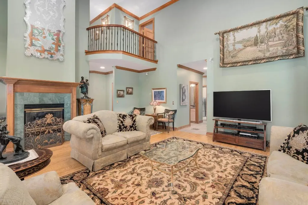 833 Lakewood Drive Rochester Hills City MI 48309