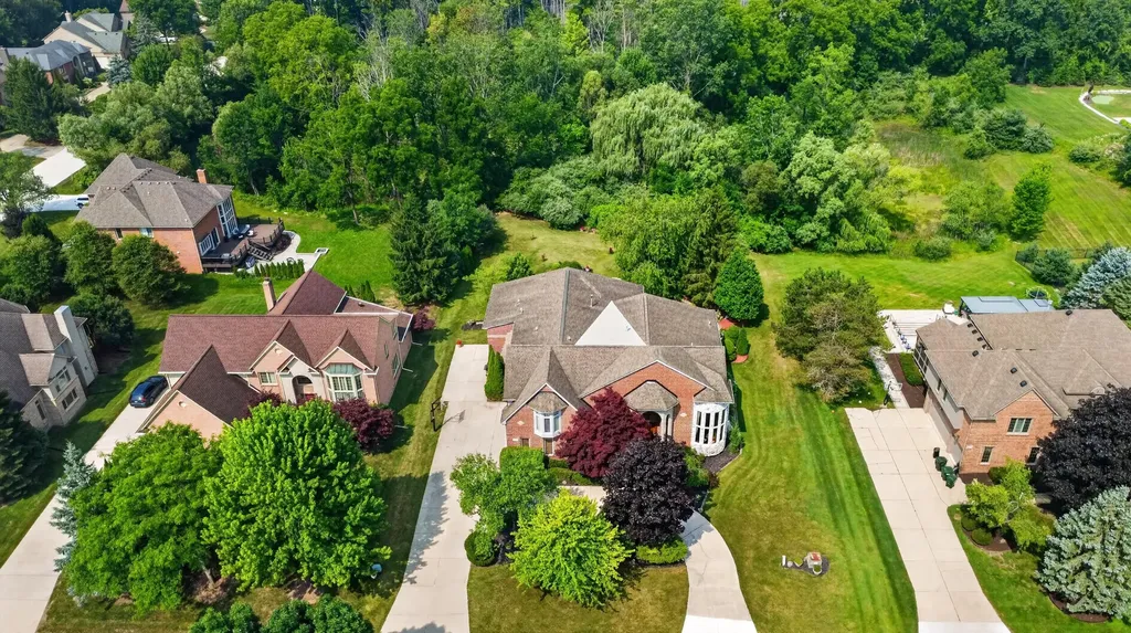 833 Lakewood Drive Rochester Hills City MI 48309