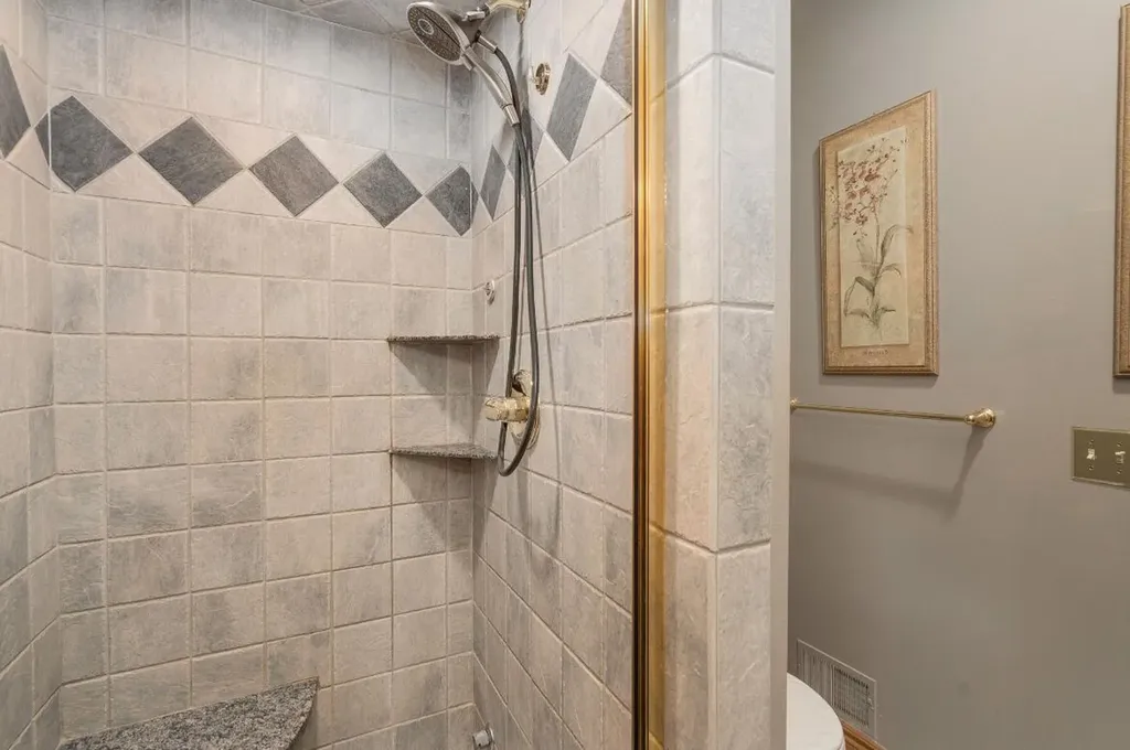 833 Lakewood Drive Rochester Hills City MI 48309