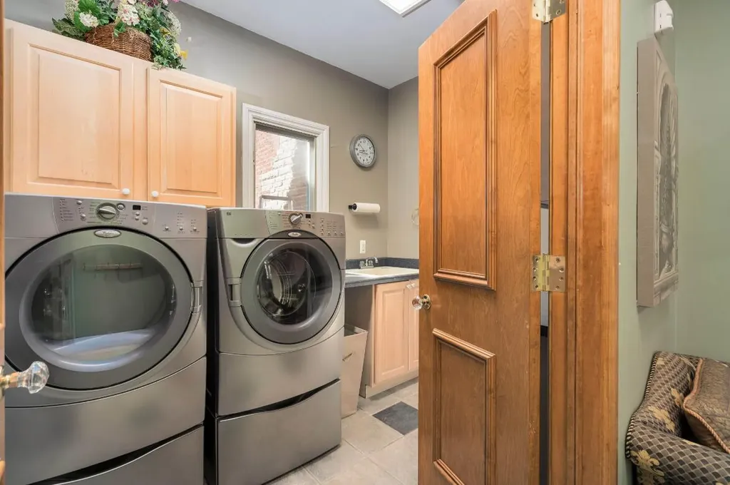 833 Lakewood Drive Rochester Hills City MI 48309
