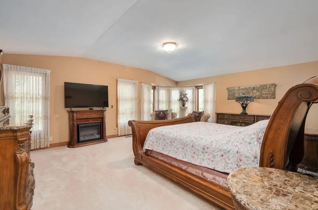 833 Lakewood Drive Rochester Hills City MI 48309