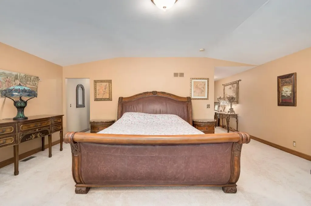 833 Lakewood Drive Rochester Hills City MI 48309