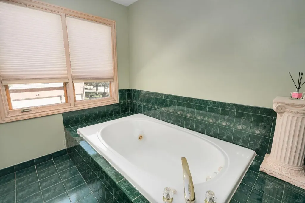 833 Lakewood Drive Rochester Hills City MI 48309