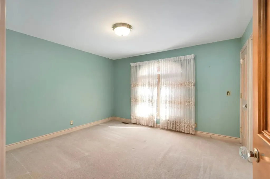 833 Lakewood Drive Rochester Hills City MI 48309