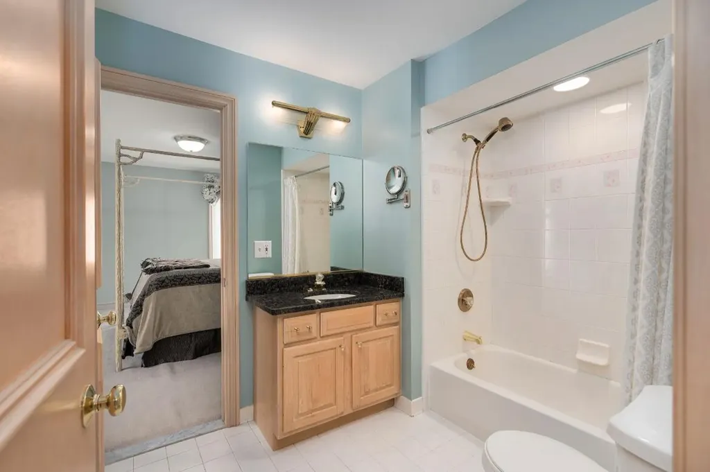 833 Lakewood Drive Rochester Hills City MI 48309