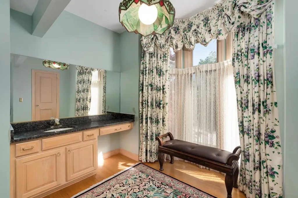 833 Lakewood Drive Rochester Hills City MI 48309