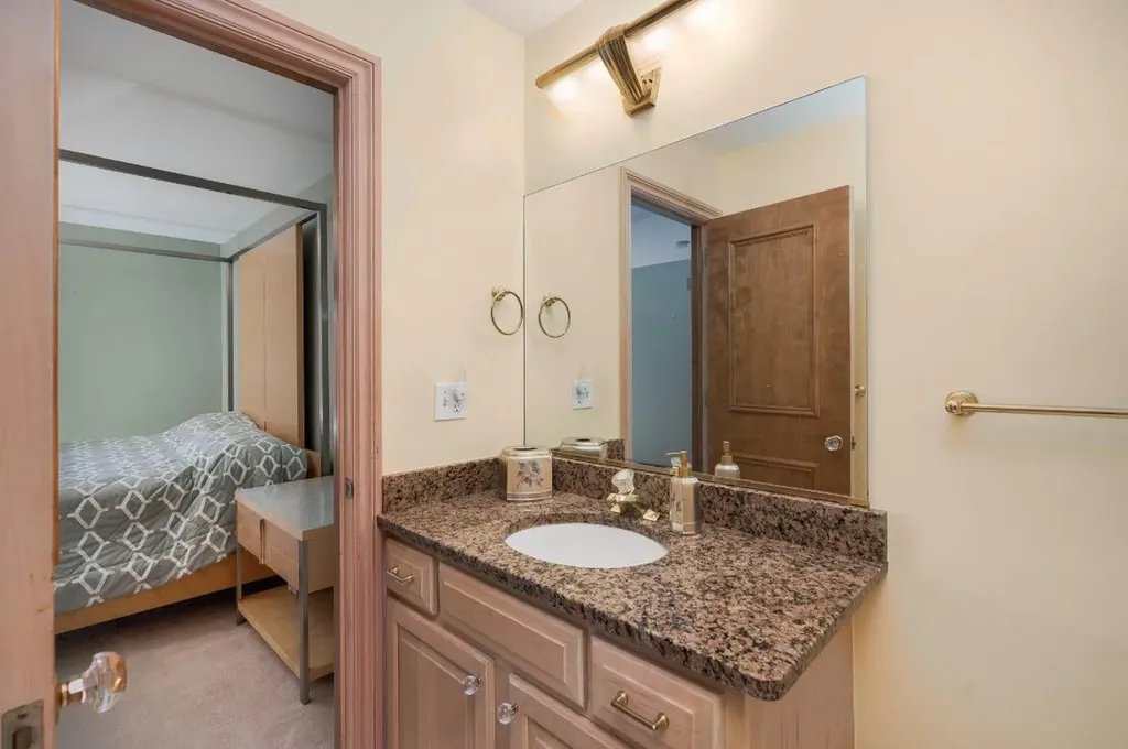 833 Lakewood Drive Rochester Hills City MI 48309