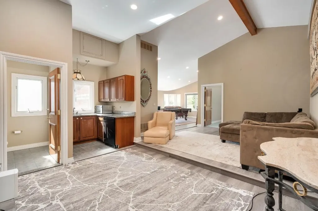 833 Lakewood Drive Rochester Hills City MI 48309