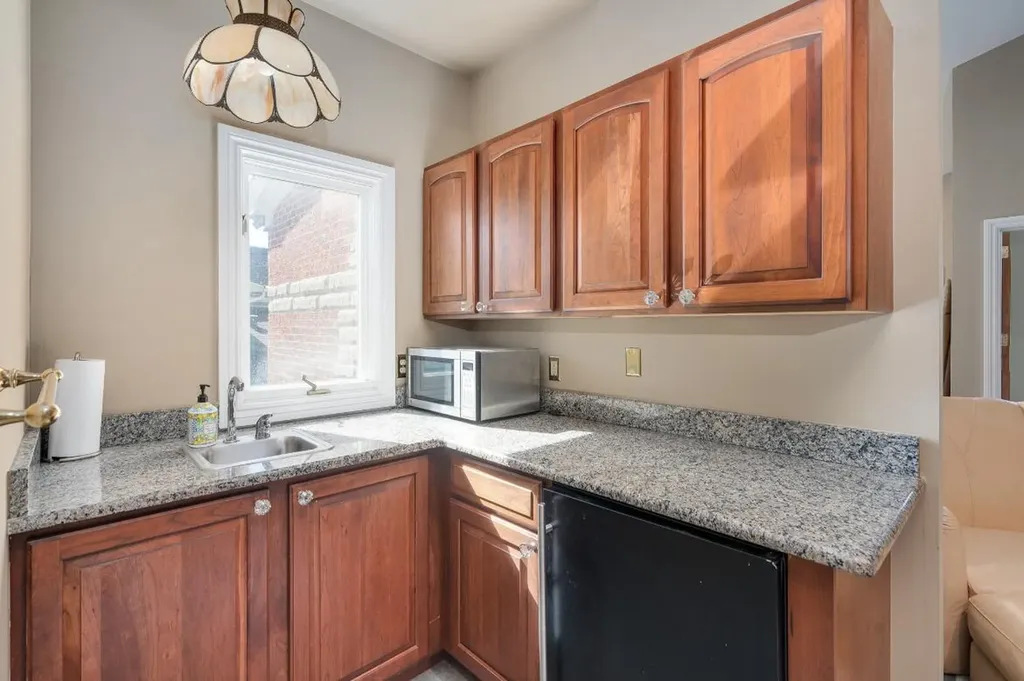 833 Lakewood Drive Rochester Hills City MI 48309