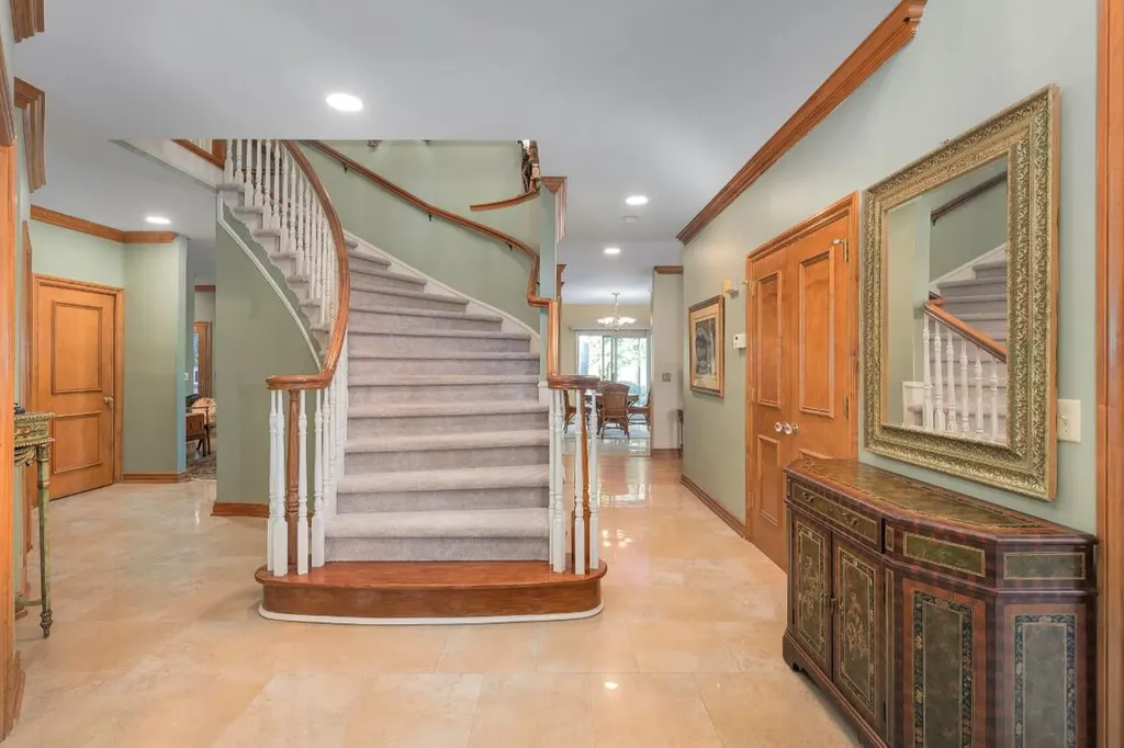 833 Lakewood Drive Rochester Hills City MI 48309