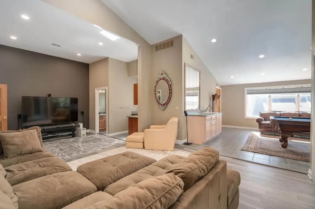 833 Lakewood Drive Rochester Hills City MI 48309