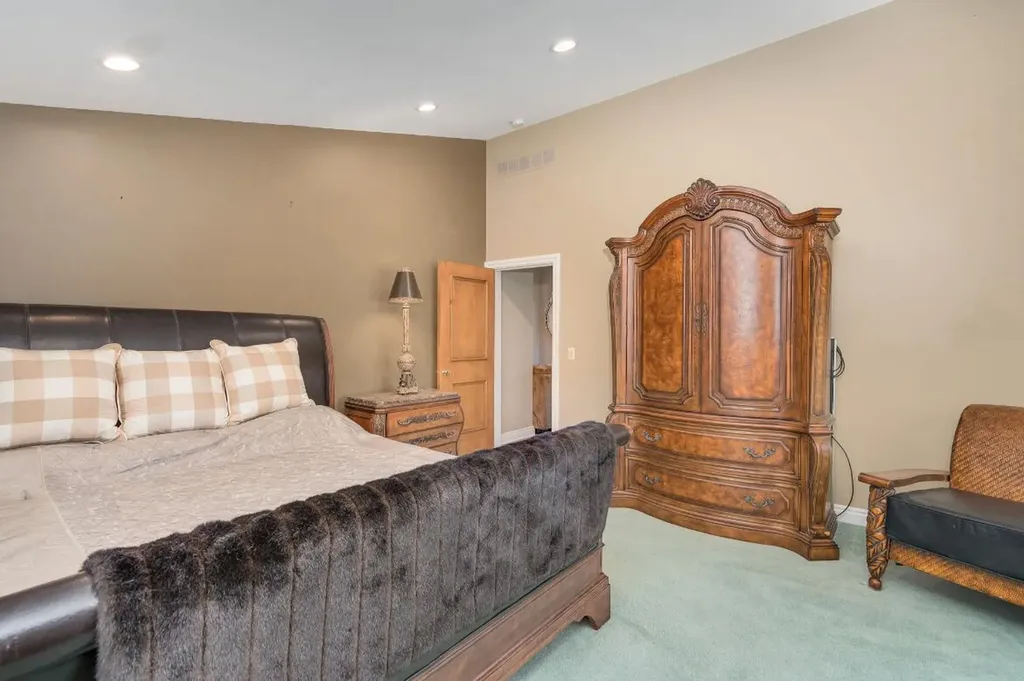 833 Lakewood Drive Rochester Hills City MI 48309