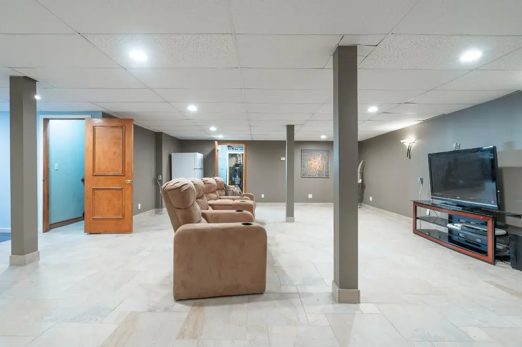 833 Lakewood Drive Rochester Hills City MI 48309