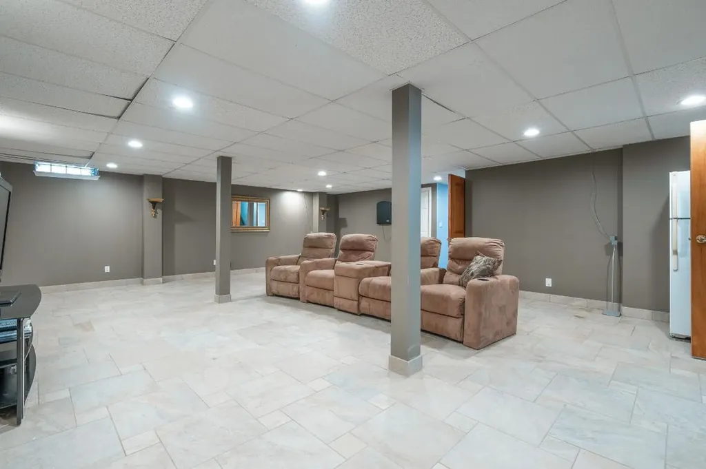 833 Lakewood Drive Rochester Hills City MI 48309