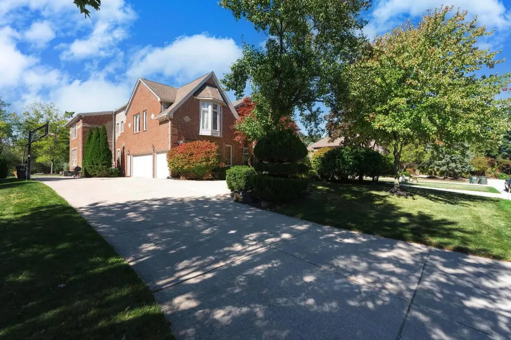 833 Lakewood Drive Rochester Hills City MI 48309