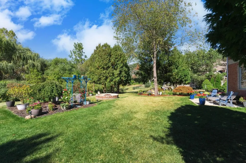 833 Lakewood Drive Rochester Hills City MI 48309