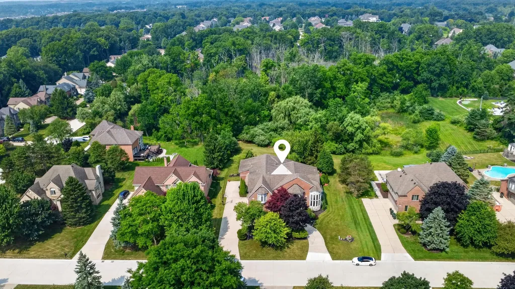 833 Lakewood Drive Rochester Hills City MI 48309