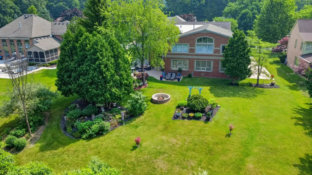 833 Lakewood Drive Rochester Hills City MI 48309