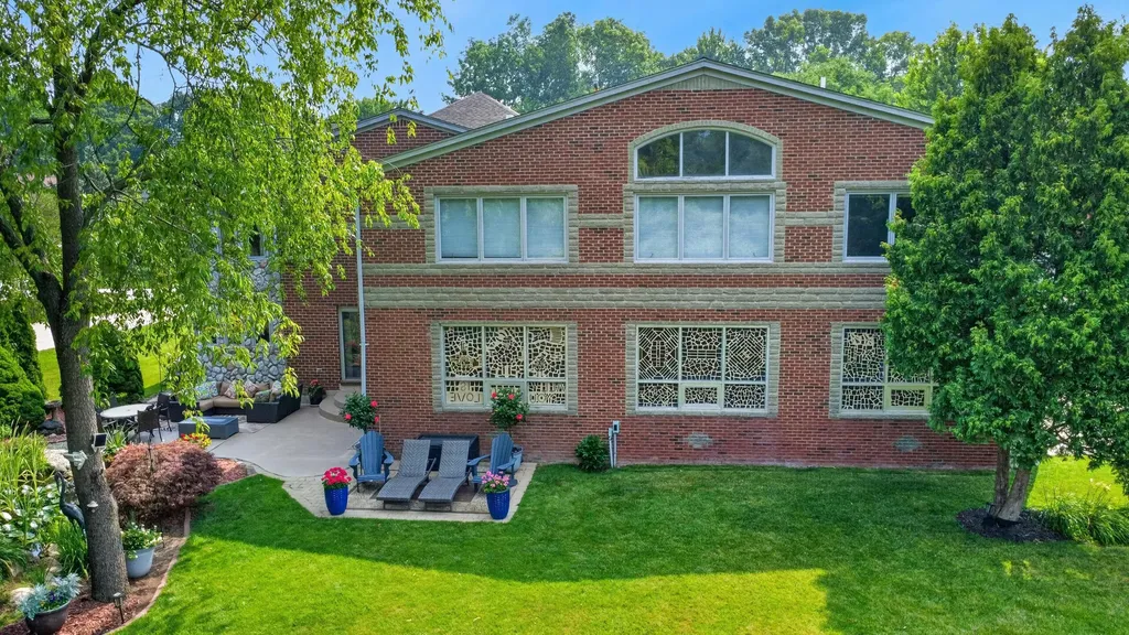 833 Lakewood Drive Rochester Hills City MI 48309