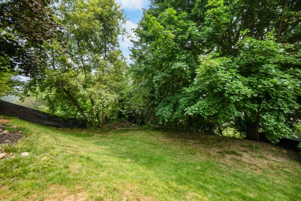 906 Squire Lane Milford Village MI 48381